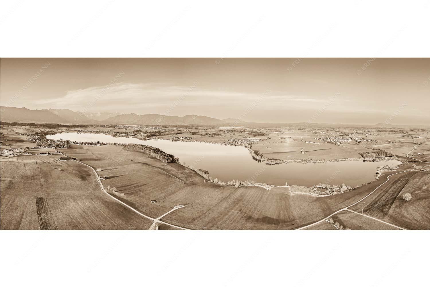 Blick über den Riegsee ins Werdenfelser Land - Im Blauen Land - Seitenverhältnis 2,5:1 - Riegsee - weitere Infos unter https://www.kriner-weiermann.de