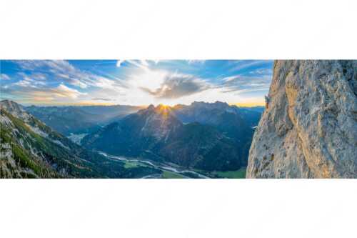 Vroni Kammermeier in der Route -die Kür- an der Gerber Südwand im Karwendel - In der Kür - Seitenverhältnis 3:1 - Klettern Gerbersüdwand im Karwendel - weitere Infos unter https://www.kriner-weiermann.de