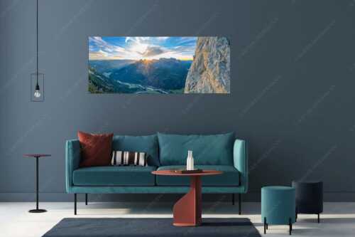 Vroni Kammermeier in der Route -die Kür- an der Gerber Südwand im Karwendel - In der Kür - Größe ca. 175x70cm, Seitenverhältnis 2,5:1 - Klettern Gerbersüdwand im Karwendel - weitere Infos unter https://www.kriner-weiermann.de