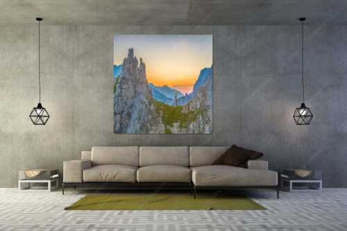 Blick in den nahenden Sonnenaufgang über dem Halleranger im Karwendelgebirge - In freudiger Erwartung - Größe ca. 160x160cm, Seitenverhältnis 1:1 - Klettern im Karwendel - weitere Infos unter https://www.kriner-weiermann.de