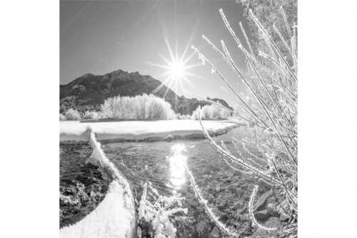 Blick über die winterliche Isar zum Soiern- und Karwendelgebirge - Isarstern - Seitenverhältnis 1:1 - Isar bei Krün mit Karwendel - weitere Infos unter https://www.kriner-weiermann.de