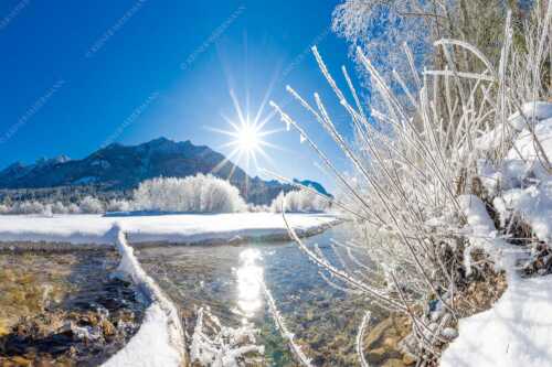 Blick über die winterliche Isar zum Soiern- und Karwendelgebirge - Isarstern - Seitenverhältnis 3:2 - Isar bei Krün mit Karwendel - weitere Infos unter https://www.kriner-weiermann.de