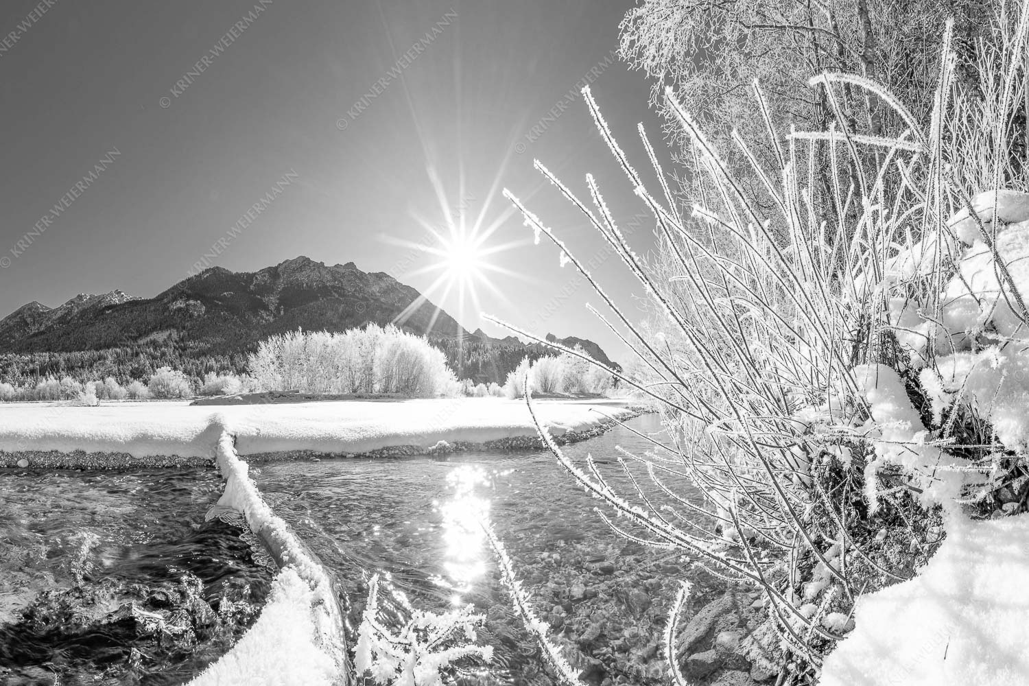 Isarstern – Seitenverhältnis 3:2 — Isar bei Krün mit Karwendel Blick über die winterliche Isar zum Soiern- und Karwendelgebirge