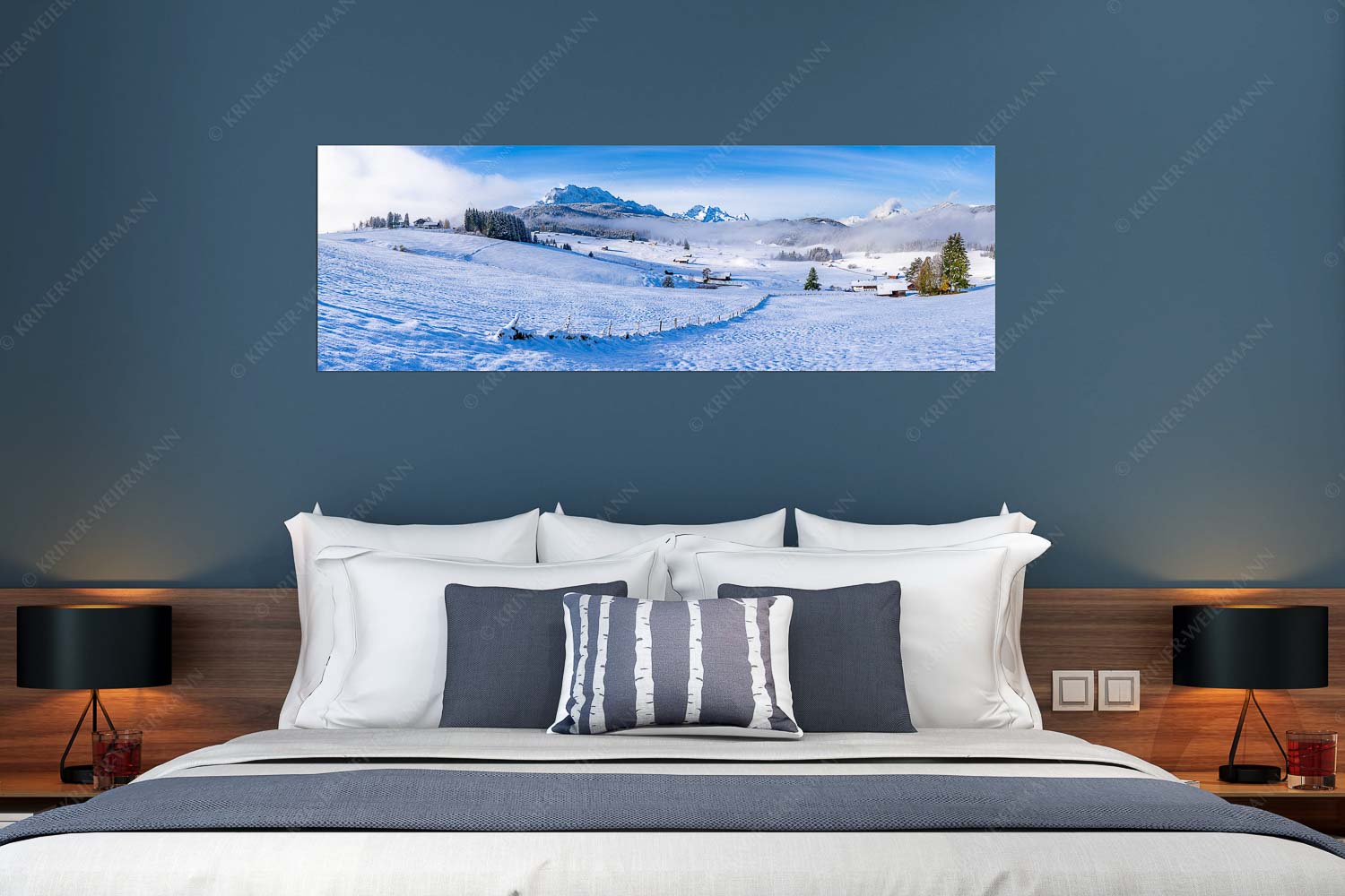 Jetz is er da – Größe ca. 180x60cm, Seitenverhältnis 3:1 — Winterlandschaft Werdenfels mit Wetterstein Blick am Tonihof vorbei zum Wetterstein- und Estergebirge - Jetz is er da - Größe ca. 180x60cm, Seitenverhältnis 3:1 - Winterlandschaft Werdenfels mit Wetterstein - weitere Infos unter https://www.kriner-weiermann.de