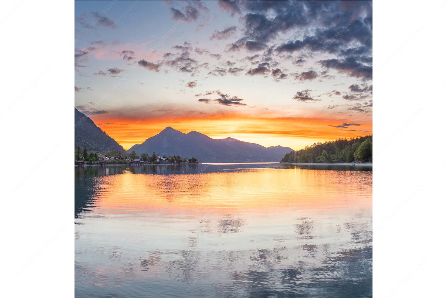 Jochberg Erwachen – Seitenverhältnis 1:1 — Walchensee Blick über den Walchensee zum Sonnenaufgang am Jochberg