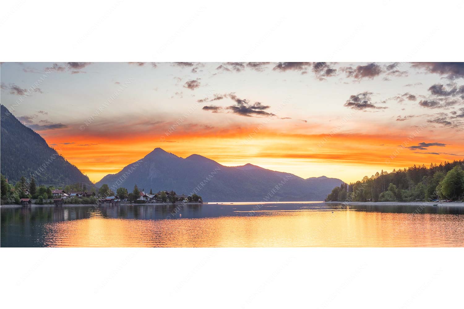 Jochberg Erwachen – Seitenverhältnis 2,5:1 — Walchensee Blick über den Walchensee zum Sonnenaufgang am Jochberg