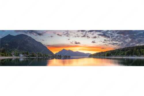 Blick über den Walchensee zum Sonnenaufgang am Jochberg - Jochberg Erwachen - Seitenverhältnis 4:1 - Walchensee - weitere Infos unter https://www.kriner-weiermann.de