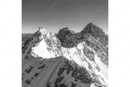 Mühsam gestaltet sich die Kletterei auf dem Jubiläusgrat im Winter - Jubigrat Winter - Seitenverhältnis 1:1 - Zwischen Alpspitze und Zugspitze - weitere Infos unter https://www.kriner-weiermann.de