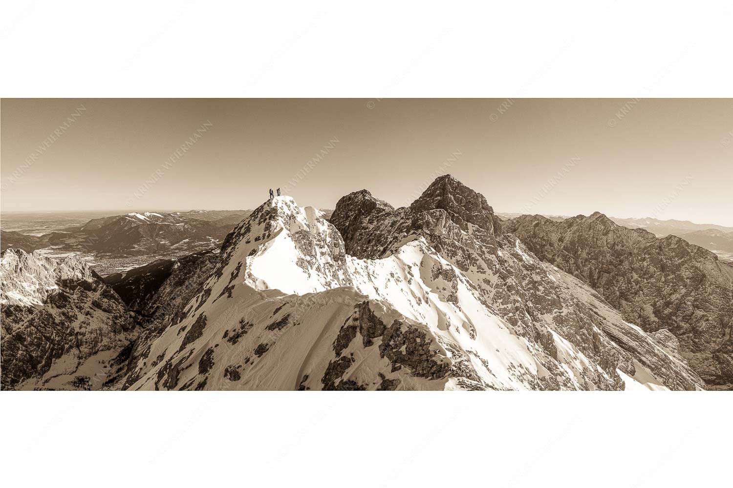 Jubigrat Winter – Seitenverhältnis 2,5:1 — Zwischen Alpspitze und Zugspitze Mühsam gestaltet sich die Kletterei auf dem Jubiläusgrat im Winter
