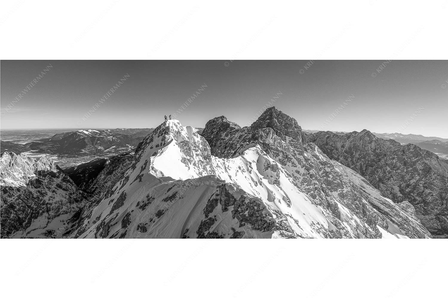 Jubigrat Winter – Seitenverhältnis 2,5:1 — Zwischen Alpspitze und Zugspitze Mühsam gestaltet sich die Kletterei auf dem Jubiläusgrat im Winter
