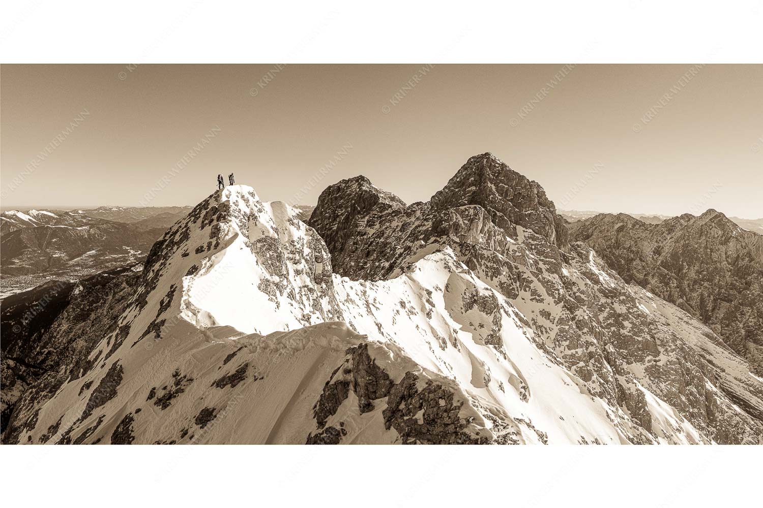 Jubigrat Winter – Seitenverhältnis 2:1 — Zwischen Alpspitze und Zugspitze Mühsam gestaltet sich die Kletterei auf dem Jubiläusgrat im Winter