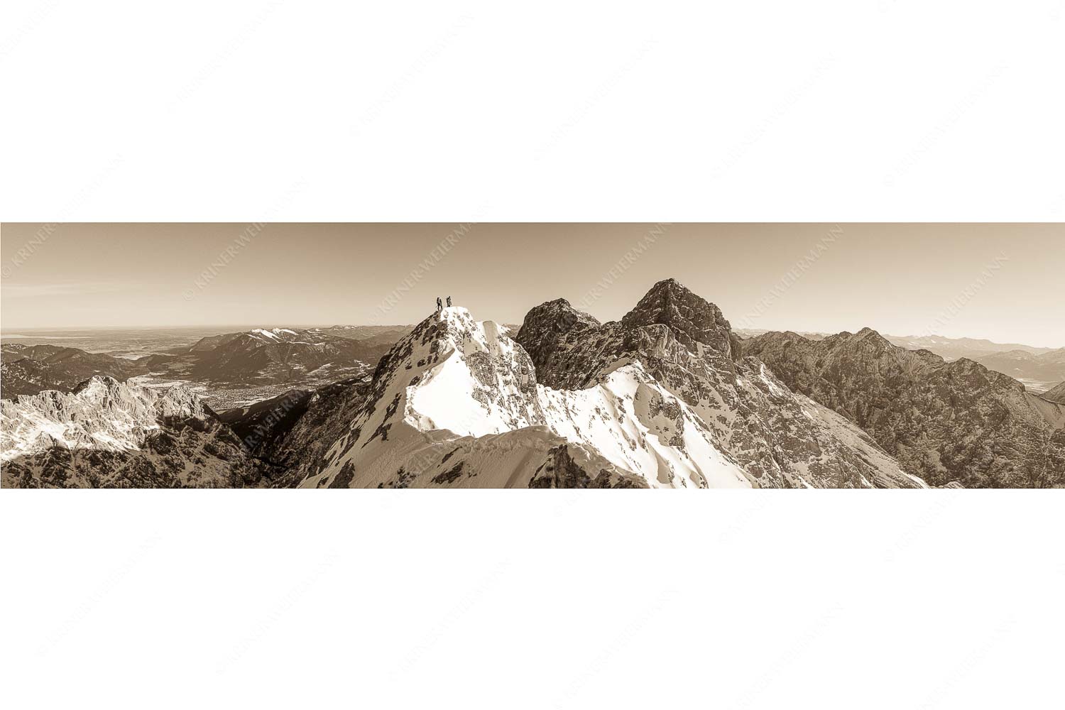 Jubigrat Winter – Seitenverhältnis 4:1 — Zwischen Alpspitze und Zugspitze Mühsam gestaltet sich die Kletterei auf dem Jubiläusgrat im Winter