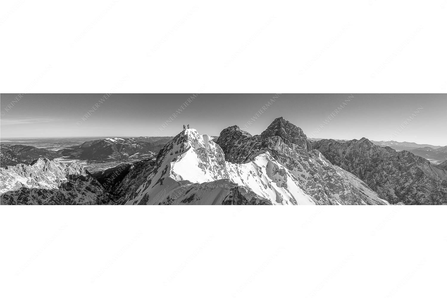 Jubigrat Winter – Seitenverhältnis 4:1 — Zwischen Alpspitze und Zugspitze Mühsam gestaltet sich die Kletterei auf dem Jubiläusgrat im Winter