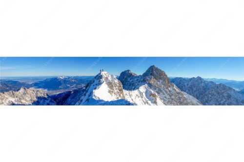 Mühsam gestaltet sich die Kletterei auf dem Jubiläusgrat im Winter - Jubigrat Winter - Seitenverhältnis 5:1 - Zwischen Alpspitze und Zugspitze - weitere Infos unter https://www.kriner-weiermann.de