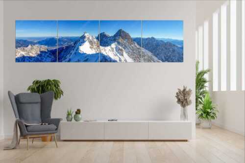 Mühsam gestaltet sich die Kletterei auf dem Jubiläusgrat im Winter - Jubigrat Winter - 4er Split, Größe ca. 280x70cm, Seitenverhältnis 4:1 - Zwischen Alpspitze und Zugspitze - weitere Infos unter https://www.kriner-weiermann.de