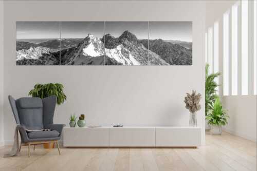 Mühsam gestaltet sich die Kletterei auf dem Jubiläusgrat im Winter - Jubigrat Winter - 4er Split, Größe ca. 280x70cm, Seitenverhältnis 4:1 - Zwischen Alpspitze und Zugspitze - weitere Infos unter https://www.kriner-weiermann.de