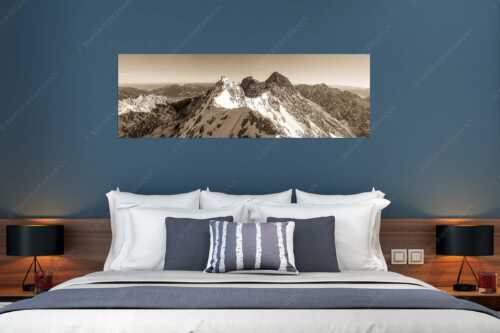 Mühsam gestaltet sich die Kletterei auf dem Jubiläusgrat im Winter - Jubigrat Winter - Größe ca. 180x60cm, Seitenverhältnis 3:1 - Zwischen Alpspitze und Zugspitze - weitere Infos unter https://www.kriner-weiermann.de