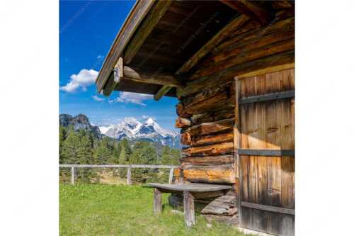 Vom Schachen bis zum Gamsanger gibt es auf der Wetterstein-Nordseite einiges zu entdecken - Kämialm - Seitenverhältnis 1:1 - Almhütte im Wettersteingebirge - weitere Infos unter https://www.kriner-weiermann.de