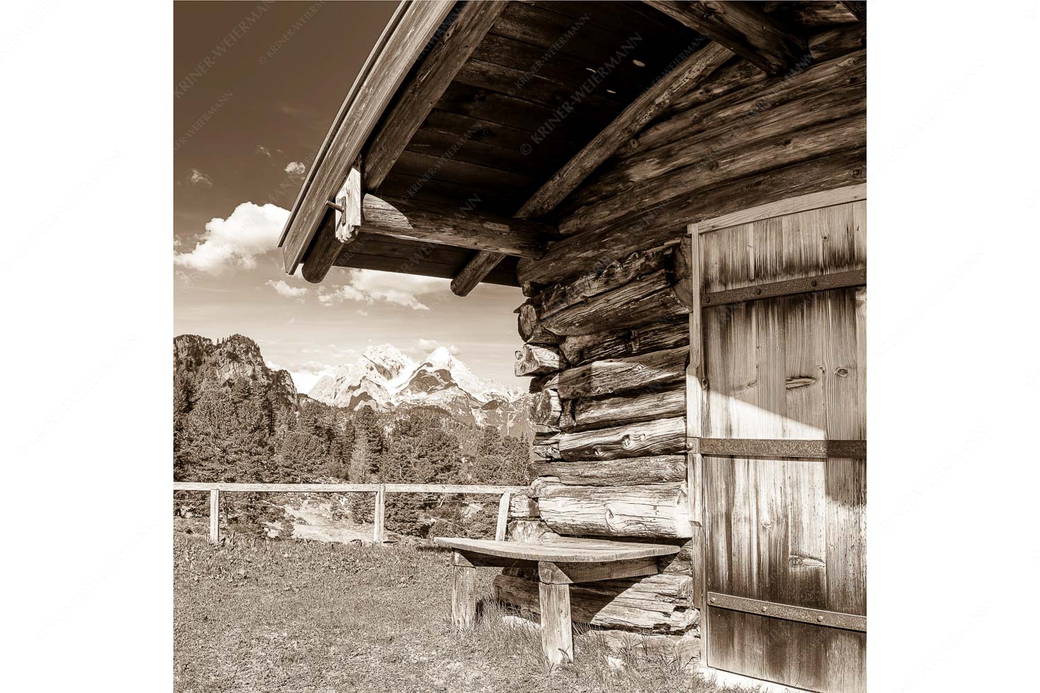 Kämialm – Seitenverhältnis 1:1 — Almhütte im Wettersteingebirge Vom Schachen bis zum Gamsanger gibt es auf der Wetterstein-Nordseite einiges zu entdecken