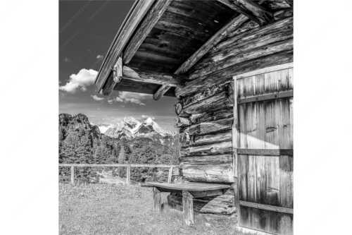 Vom Schachen bis zum Gamsanger gibt es auf der Wetterstein-Nordseite einiges zu entdecken - Kämialm - Seitenverhältnis 1:1 - Almhütte im Wettersteingebirge - weitere Infos unter https://www.kriner-weiermann.de