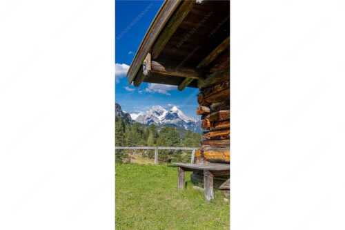 Vom Schachen bis zum Gamsanger gibt es auf der Wetterstein-Nordseite einiges zu entdecken - Kämialm - Seitenverhältnis 1:2 - Almhütte im Wettersteingebirge - weitere Infos unter https://www.kriner-weiermann.de