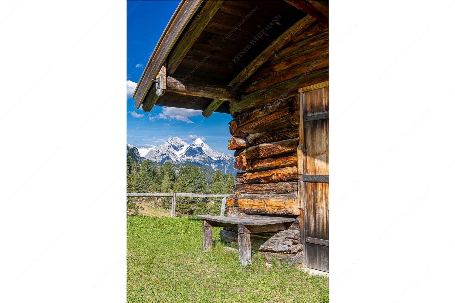 Kämialm – Seitenverhältnis 2:3 — Almhütte im Wettersteingebirge Vom Schachen bis zum Gamsanger gibt es auf der Wetterstein-Nordseite einiges zu entdecken