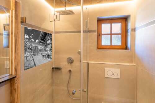 Vom Schachen bis zum Gamsanger gibt es auf der Wetterstein-Nordseite einiges zu entdecken - Kämialm - Größe ca. 120x80cm, Seitenverhältnis 3:2 - Almhütte im Wettersteingebirge - weitere Infos unter https://www.kriner-weiermann.de