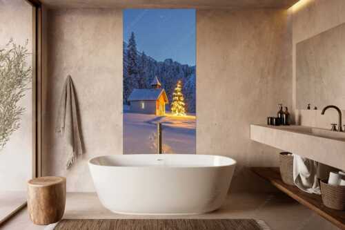 Weihnachtliche Kapelle in Elmau mit Wettersteingebirge - Kapelle Elmau - Wandbild - Größe ca. 100x200cm, Seitenverhältnis 1:2 - Christbaum im Schnee - weitere Infos unter https://www.kriner-weiermann.de
