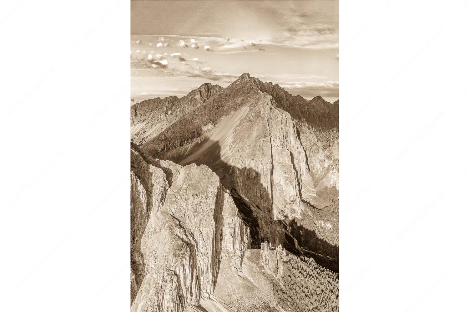 Karwendel Dome – Seitenverhältnis 2:3 — Lafatscher im Karwendel Speckkar und Lafatscher am Halleranger bei erstem Licht nach Gewitter