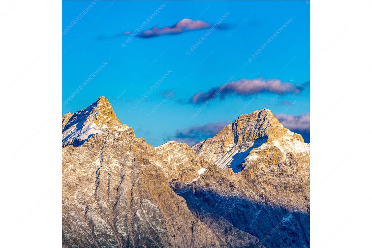 Karwendelgrößen – Seitenverhältnis 1:1 — Kaltwasserkarspitze und Birkkarspitze Kaltwasserkar-, und Birkkarspitze im Karwendel angezuckert Anfang August