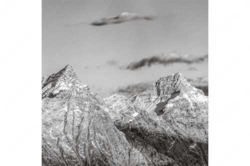 Kaltwasserkar-, und Birkkarspitze im Karwendel angezuckert Anfang August - Karwendelgrößen - Seitenverhältnis 1:1 - Kaltwasserkarspitze und Birkkarspitze - weitere Infos unter https://www.kriner-weiermann.de