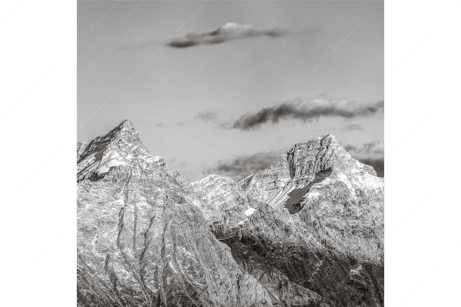 Karwendelgrößen – Seitenverhältnis 1:1 — Kaltwasserkarspitze und Birkkarspitze Kaltwasserkar-, und Birkkarspitze im Karwendel angezuckert Anfang August