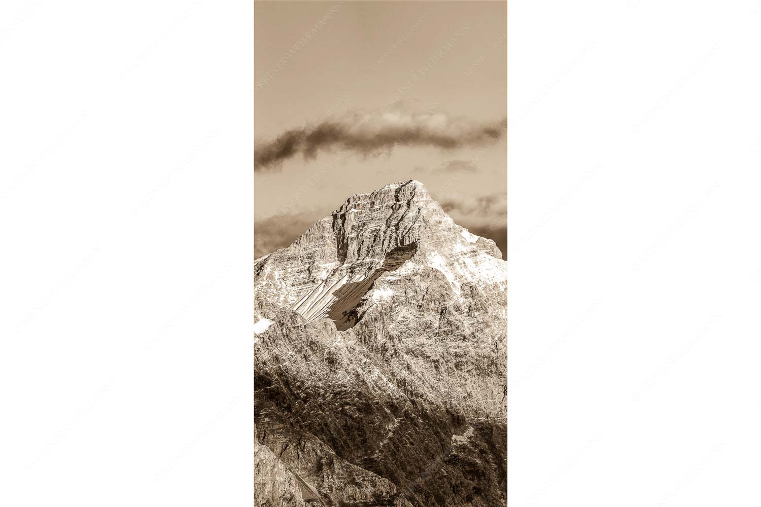 Karwendelgrößen – Seitenverhältnis 1:2 — Kaltwasserkarspitze und Birkkarspitze Kaltwasserkar-, und Birkkarspitze im Karwendel angezuckert Anfang August