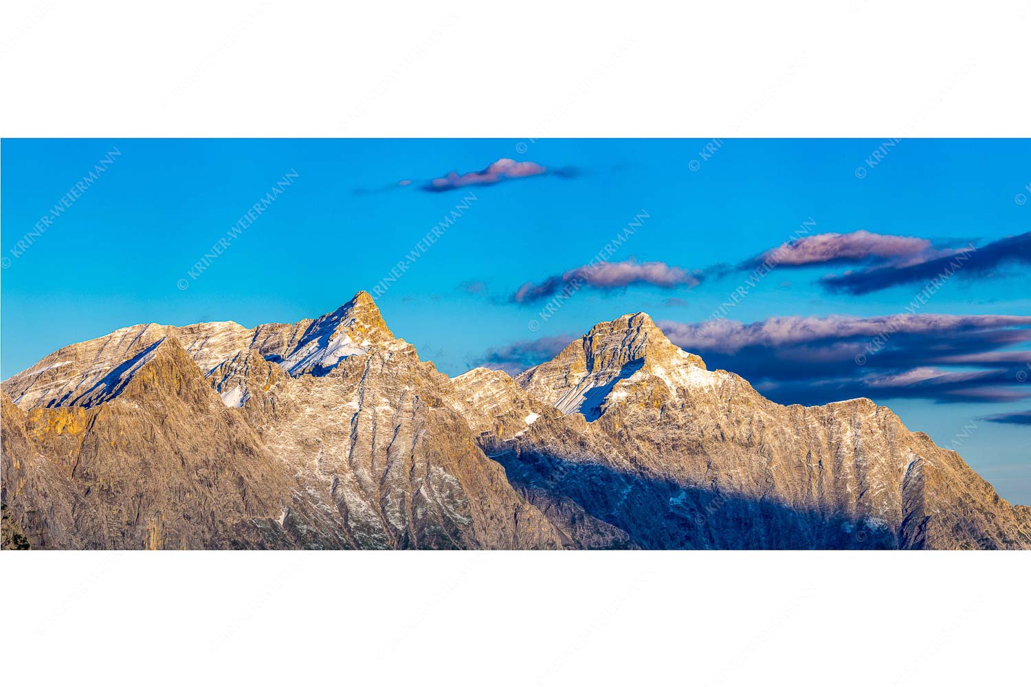 Karwendelgrößen – Seitenverhältnis 2,5:1 — Kaltwasserkarspitze und Birkkarspitze Kaltwasserkar-, und Birkkarspitze im Karwendel angezuckert Anfang August
