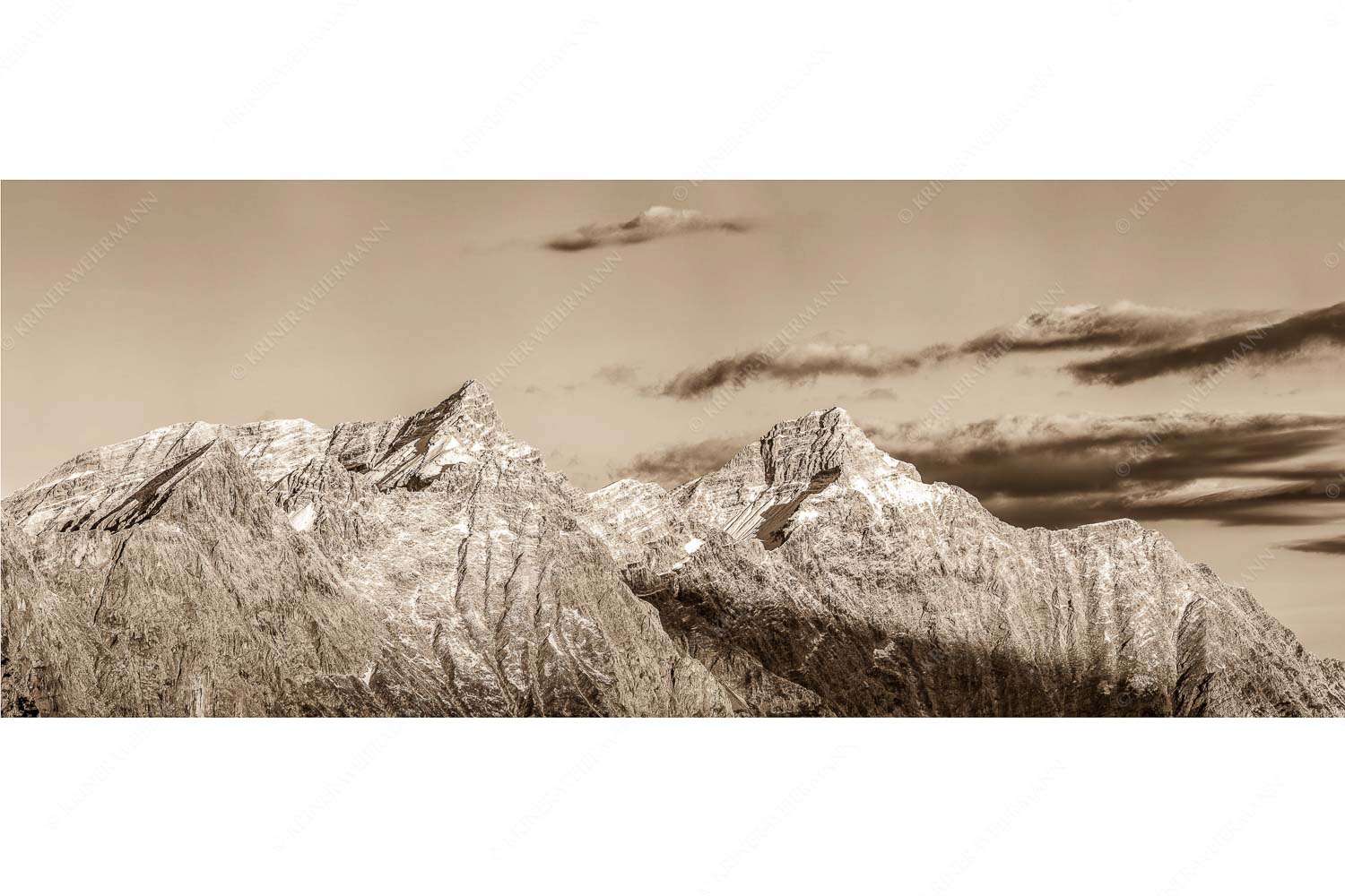 Karwendelgrößen – Seitenverhältnis 2,5:1 — Kaltwasserkarspitze und Birkkarspitze Kaltwasserkar-, und Birkkarspitze im Karwendel angezuckert Anfang August