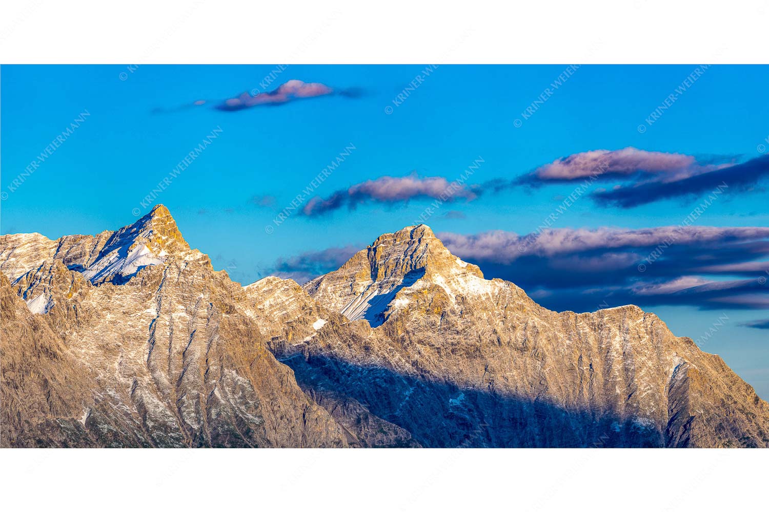 Karwendelgrößen – Seitenverhältnis 2:1 — Kaltwasserkarspitze und Birkkarspitze Kaltwasserkar-, und Birkkarspitze im Karwendel angezuckert Anfang August