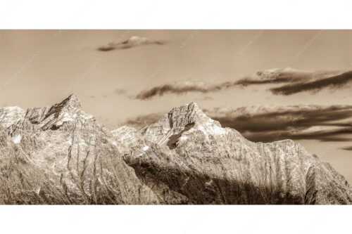 Kaltwasserkar-, und Birkkarspitze im Karwendel angezuckert Anfang August - Karwendelgrößen - Seitenverhältnis 2:1 - Kaltwasserkarspitze und Birkkarspitze - weitere Infos unter https://www.kriner-weiermann.de
