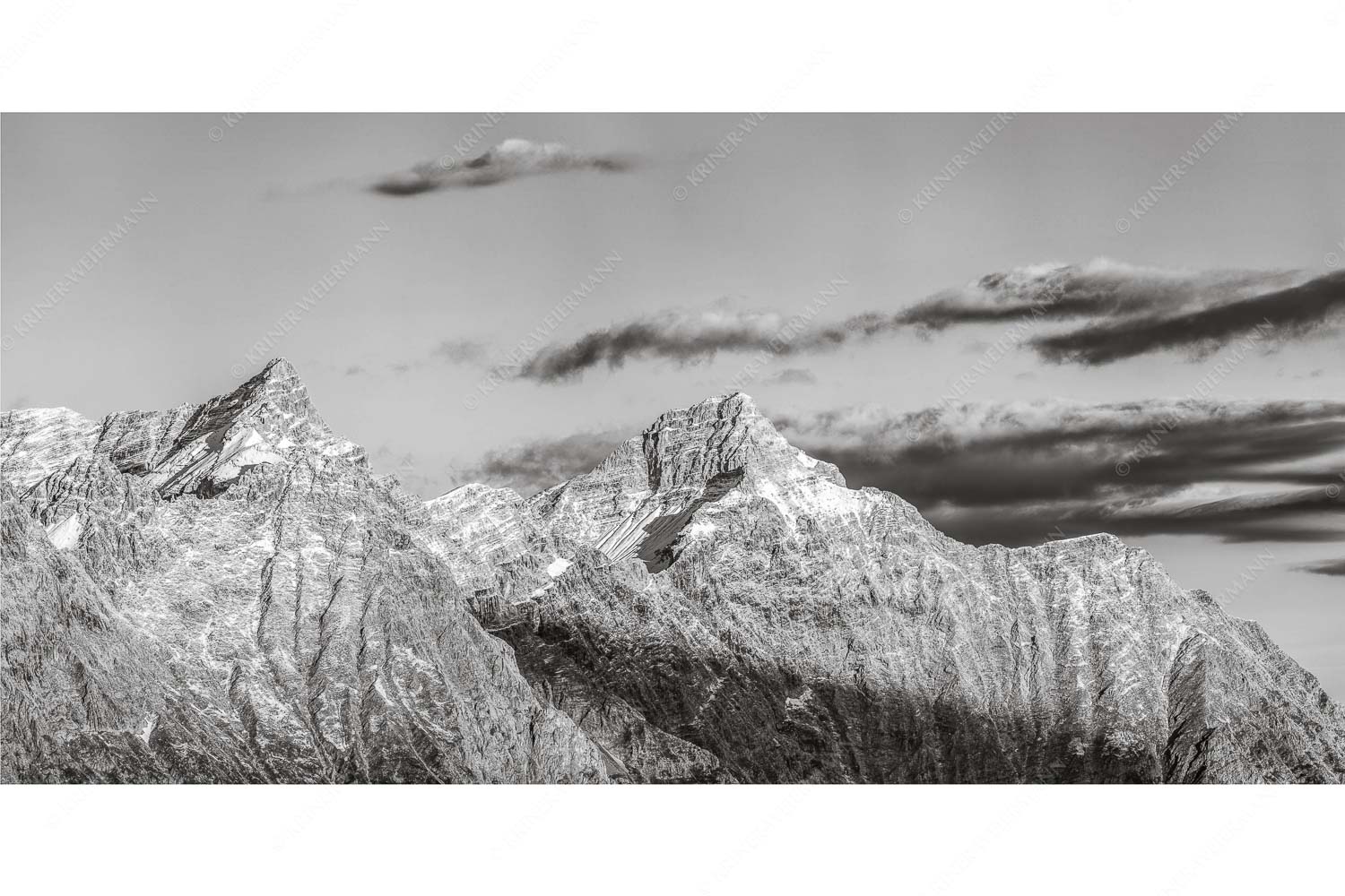 Karwendelgrößen – Seitenverhältnis 2:1 — Kaltwasserkarspitze und Birkkarspitze Kaltwasserkar-, und Birkkarspitze im Karwendel angezuckert Anfang August