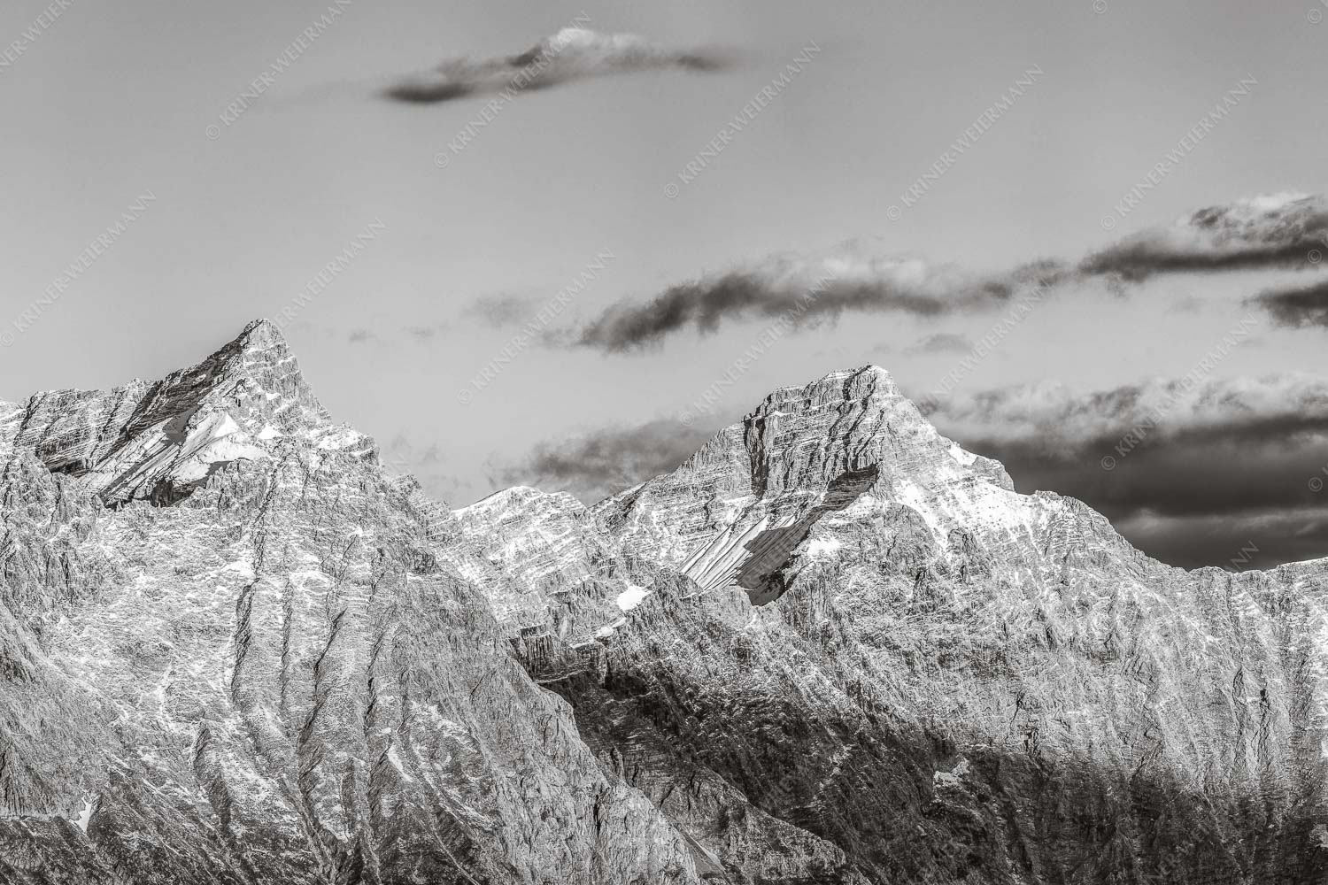 Karwendelgrößen – Seitenverhältnis 3:2 — Kaltwasserkarspitze und Birkkarspitze Kaltwasserkar-, und Birkkarspitze im Karwendel angezuckert Anfang August