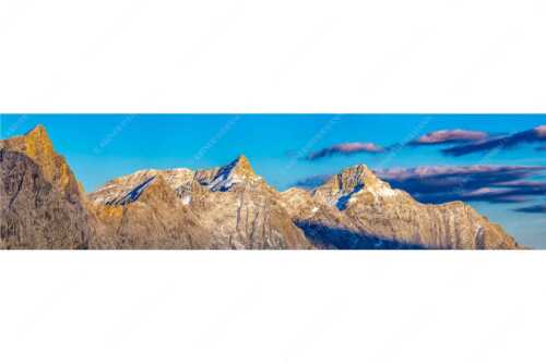 Kaltwasserkar-, und Birkkarspitze im Karwendel angezuckert Anfang August - Karwendelgrößen - Seitenverhältnis 4:1 - Kaltwasserkarspitze und Birkkarspitze - weitere Infos unter https://www.kriner-weiermann.de