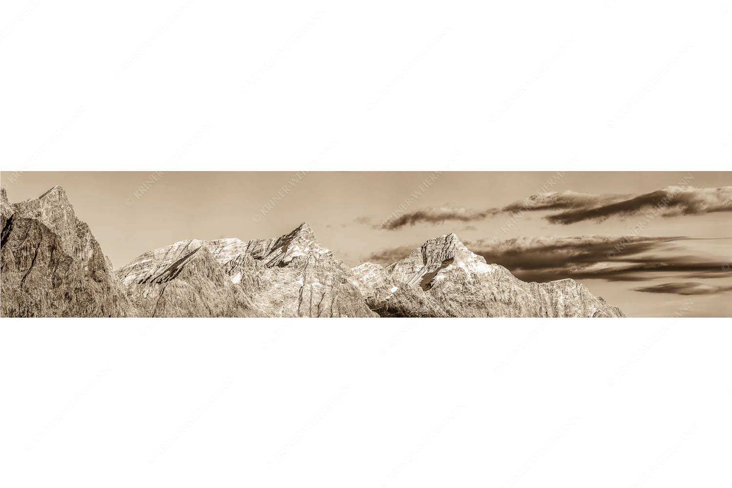 Karwendelgrößen – Seitenverhältnis 5:1 — Kaltwasserkarspitze und Birkkarspitze Kaltwasserkar-, und Birkkarspitze im Karwendel angezuckert Anfang August