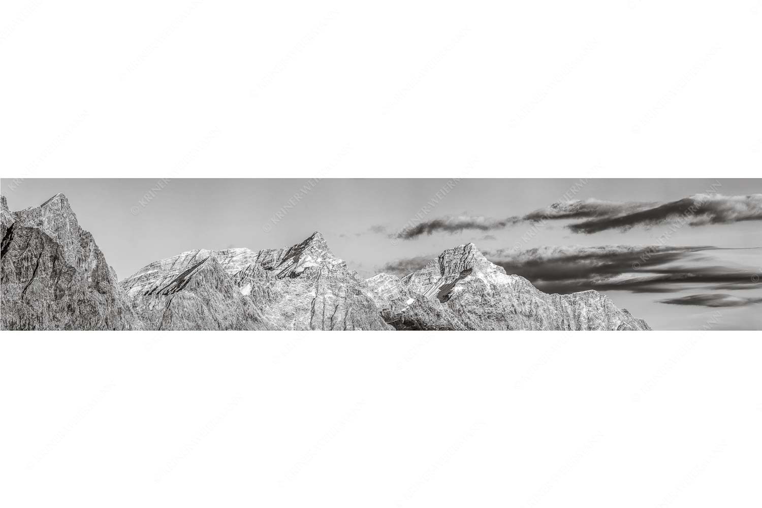 Karwendelgrößen – Seitenverhältnis 5:1 — Kaltwasserkarspitze und Birkkarspitze Kaltwasserkar-, und Birkkarspitze im Karwendel angezuckert Anfang August