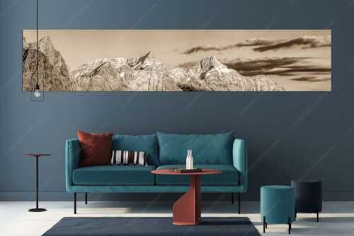 Kaltwasserkar-, und Birkkarspitze im Karwendel angezuckert Anfang August - Karwendelgrößen - Größe ca. 350x70cm, Seitenverhältnis 5:1 - Kaltwasserkarspitze und Birkkarspitze - weitere Infos unter https://www.kriner-weiermann.de