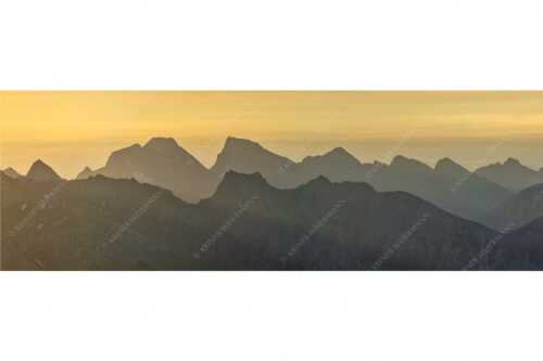 Blick auf das westliche Karwendel bei Sonnenaufgang - Karwendelseite - Seitenverhältnis 3:1 - Karwendelgipfel Sonnenaufgang - weitere Infos unter https://www.kriner-weiermann.de