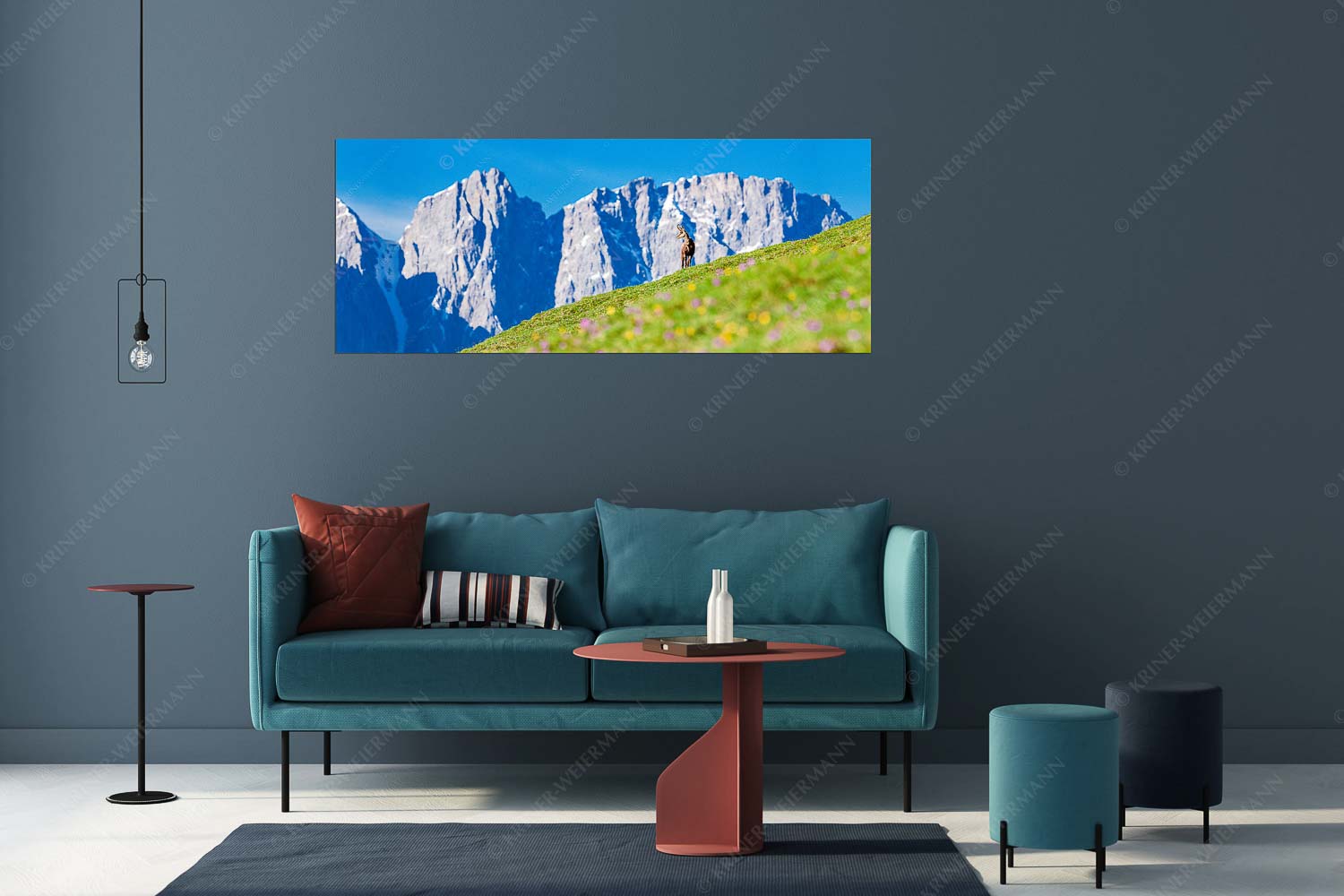 Gams auf Frühlingswiese mit Dreizinkenspitze im Karwendelgebirge - Kimmbebba - Größe ca. 175x70cm, Seitenverhältnis 2,5:1 - Gams im Karwendel - weitere Infos unter https://www.kriner-weiermann.de