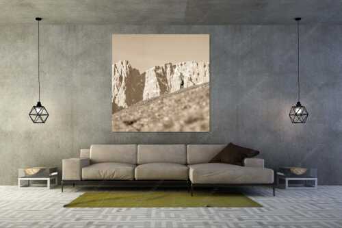 Gams auf Frühlingswiese mit Dreizinkenspitze im Karwendelgebirge - Kimmbebba - Größe ca. 160x160cm, Seitenverhältnis 1:1 - Gams im Karwendel - weitere Infos unter https://www.kriner-weiermann.de