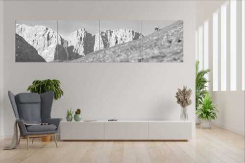 Gams auf Frühlingswiese mit Dreizinkenspitze im Karwendelgebirge - Kimmbebba - 4er Split, Größe ca. 280x70cm, Seitenverhältnis 4:1 - Gams im Karwendel - weitere Infos unter https://www.kriner-weiermann.de