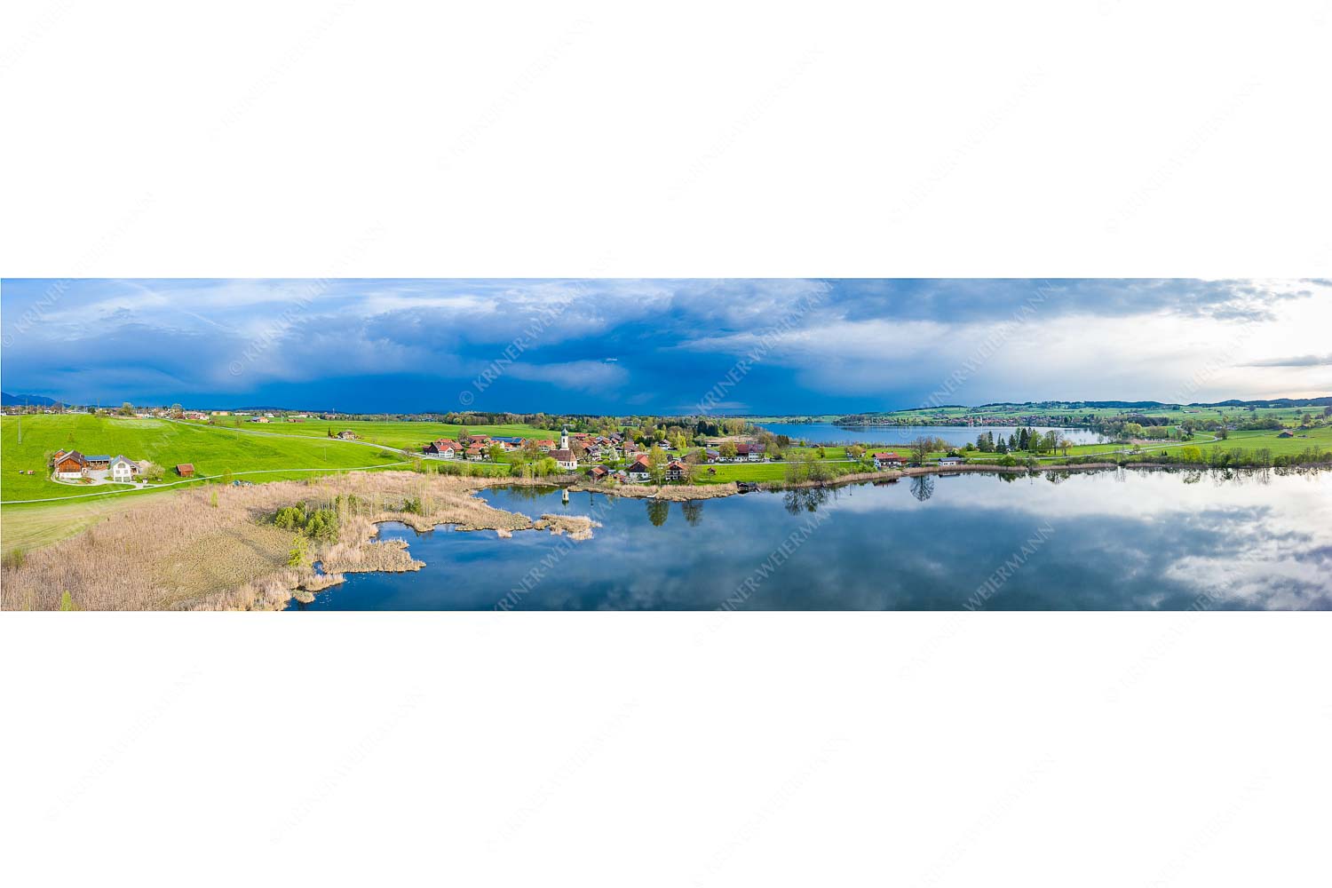 Klein aber oho – Seitenverhältnis 4:1 — Froschhausen Blick über die Ortschaft Froschhausen mit Froschhauser See und Riegsee