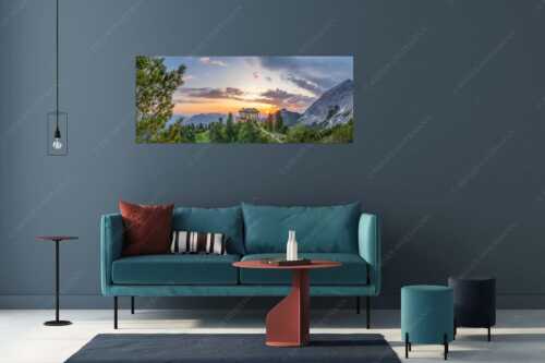 Nur an den längsten Tagen sieht man die Sonne am Horizont aufgehen - Königliche Aussicht - Größe ca. 175x70cm, Seitenverhältnis 2,5:1 - Sonnenaufgang am Schachenschloss - weitere Infos unter https://www.kriner-weiermann.de