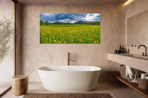 Blick über eine Blumenwiese am Barmsee bei Krün mit Wetterstein- und Estergebirge - Kurzer Lichtblick - Größe ca. 180x90cm, Seitenverhältnis 2:1 - Blumenwiese mit Wetterstein - weitere Infos unter https://www.kriner-weiermann.de